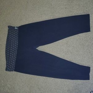 Victoria's secret Capri leggings size large.